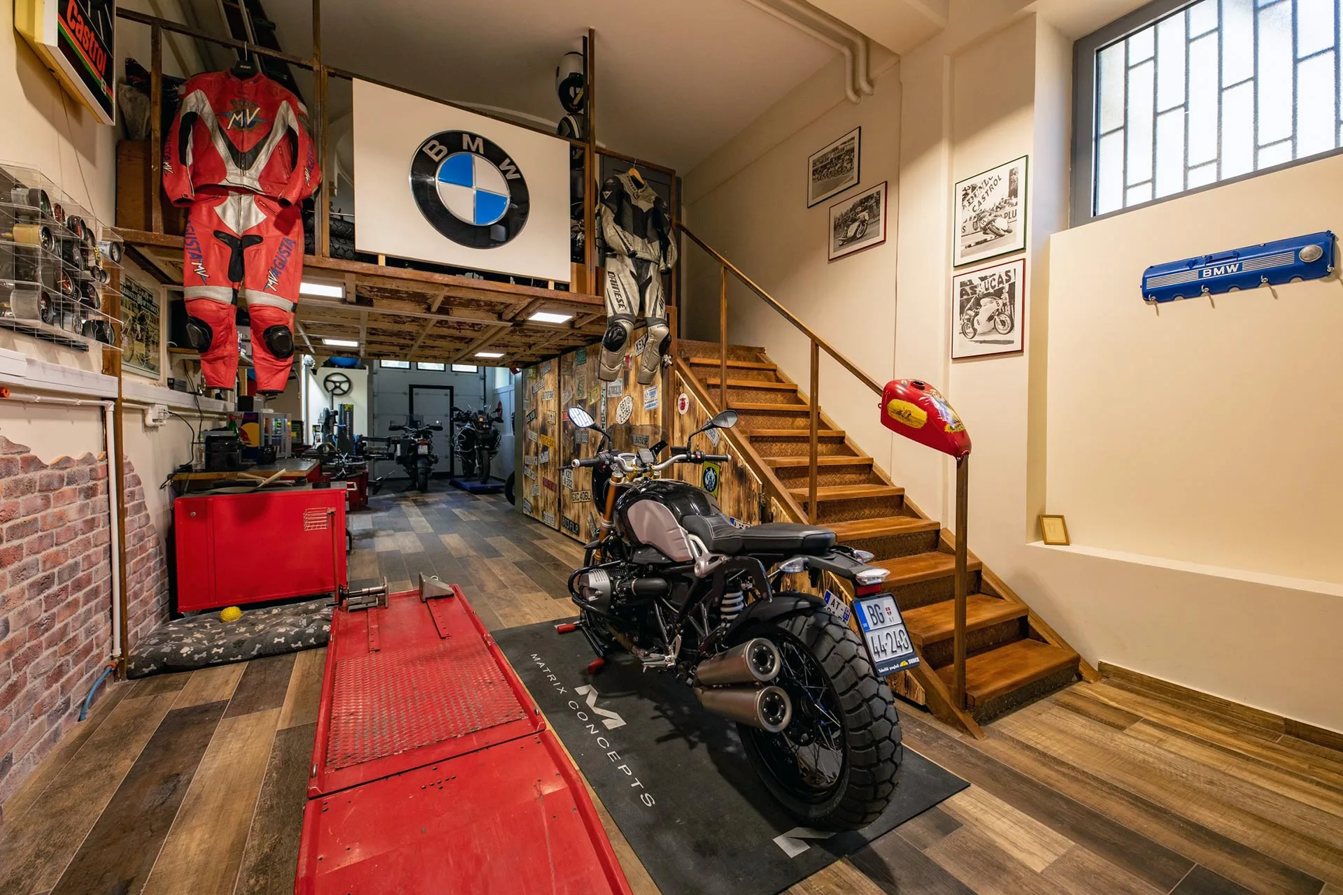 olivers-garage-hero.webp